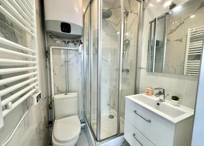 364 Deneuve -cosy Center